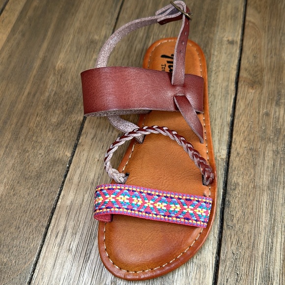 NWOT Austin Trading Co Girls Boho Leather Ankle Strap Embroidered Sandal / Sz 1 - Picture 3 of 9